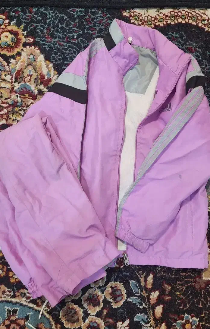 لباس ورزشی و تعدادی لباس در حد 100 تا 300 تومن|تجهیزات ورزشی|بروجن, |دیوار