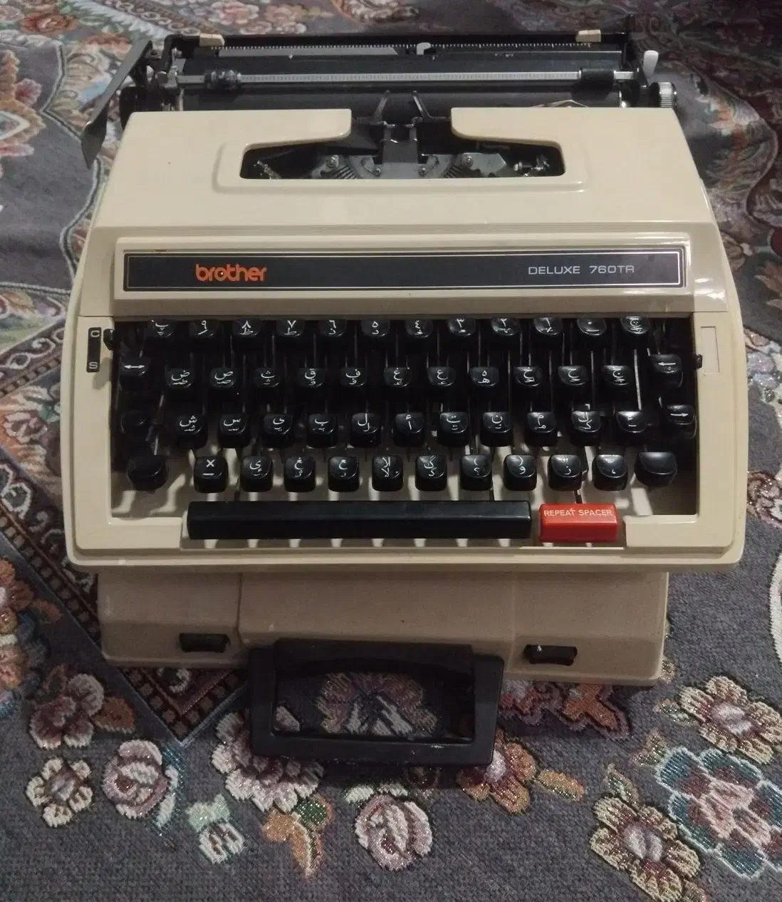 ماشین تایپ دستی|کلکسیون اشیاء عتیقه|شیراز, تندگویان|دیوار