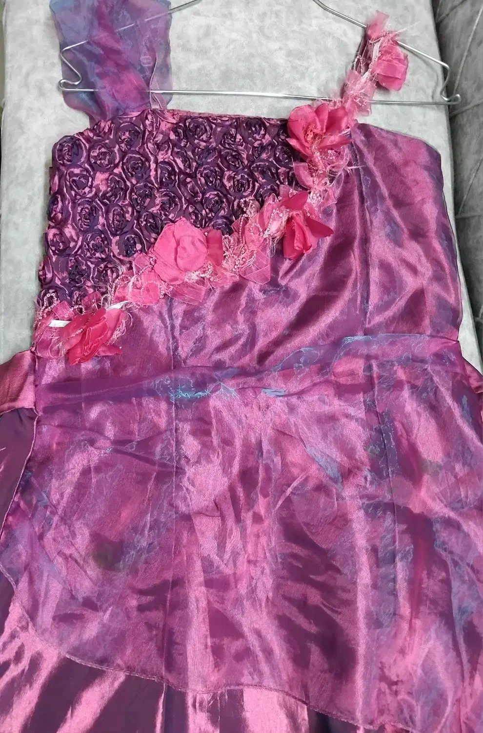 لباس مجلسی|لباس|ری, سرتخت|دیوار