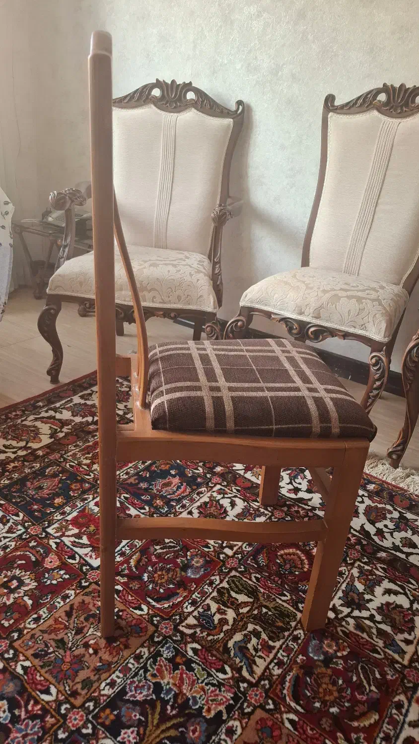 صندلی|میز و صندلی غذاخوری|شیراز, فرهنگ شهر|دیوار