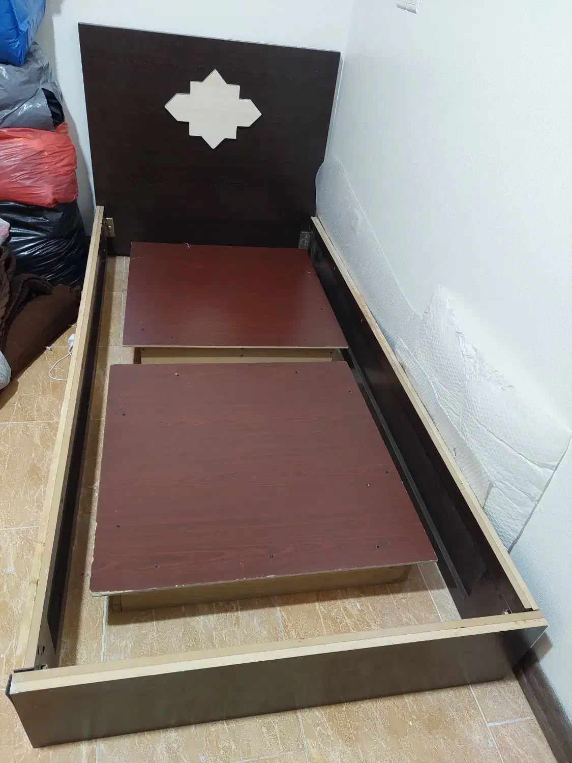 تخت یک نفره|تخت و سرویس خواب|شاهین‌شهر, عطار|دیوار