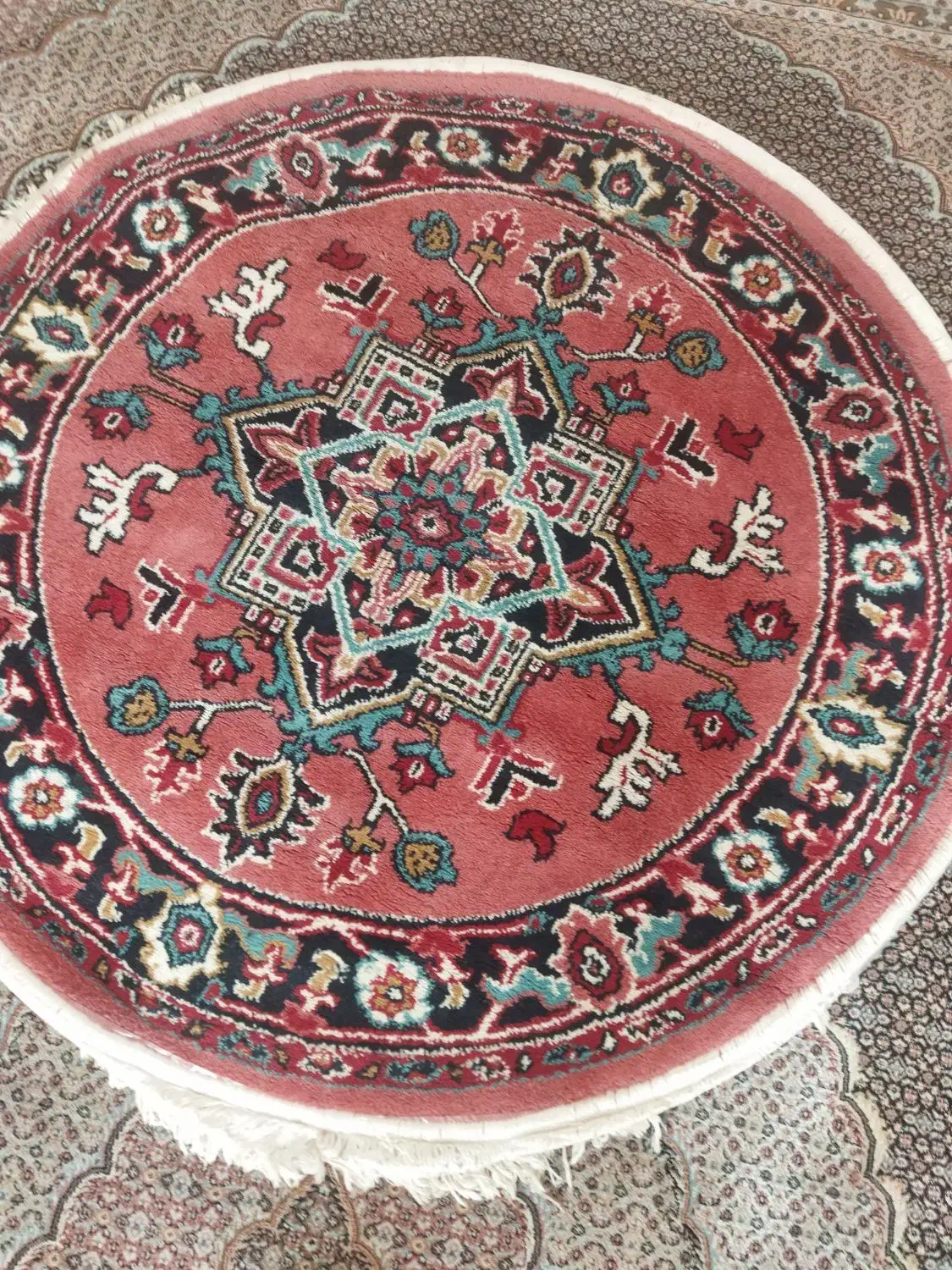 سه تا فرش ماشینی هر سه سالم و تمیز|فرش|تبریز, |دیوار