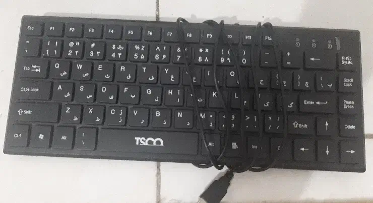 مانیتور BenQ و کیبورد تسکو tk8001|قطعات و لوازم جانبی رایانه|ری, اقدسیه|دیوار