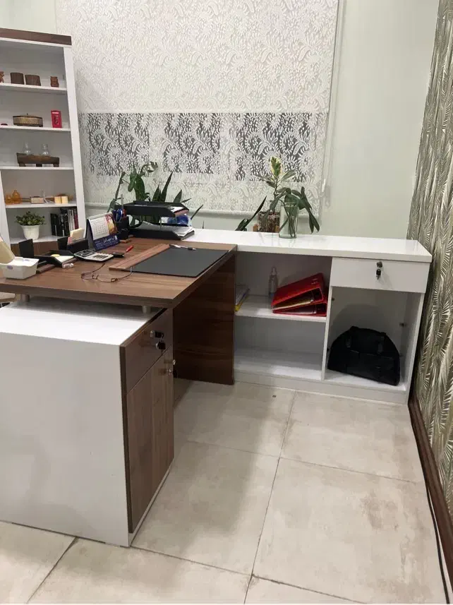 میز. مدیریتی|مبلمان اداری|رشت, بوسار|دیوار