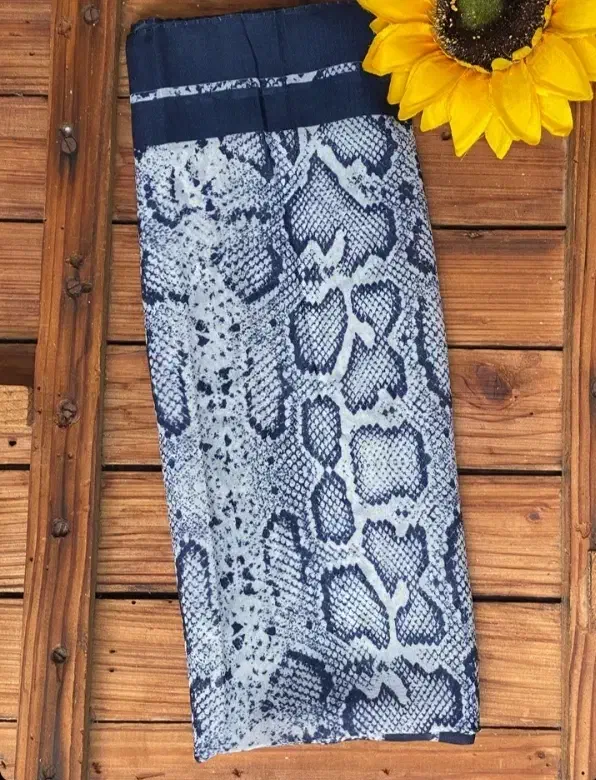 مینی اسکارف میکس سفید و سرمه ای|لباس|تهران, فلسطین (میدان انقلاب)|دیوار