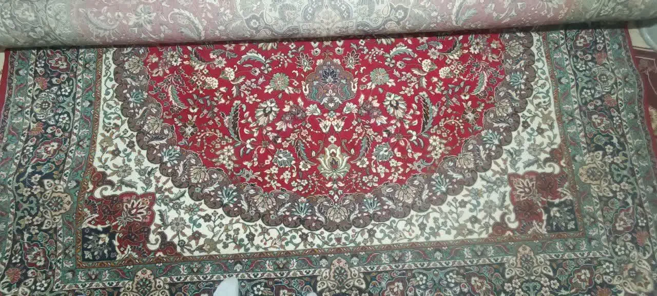 یک جفت فرش پا نخورده نو هستند|فرش|دلیجان, |دیوار