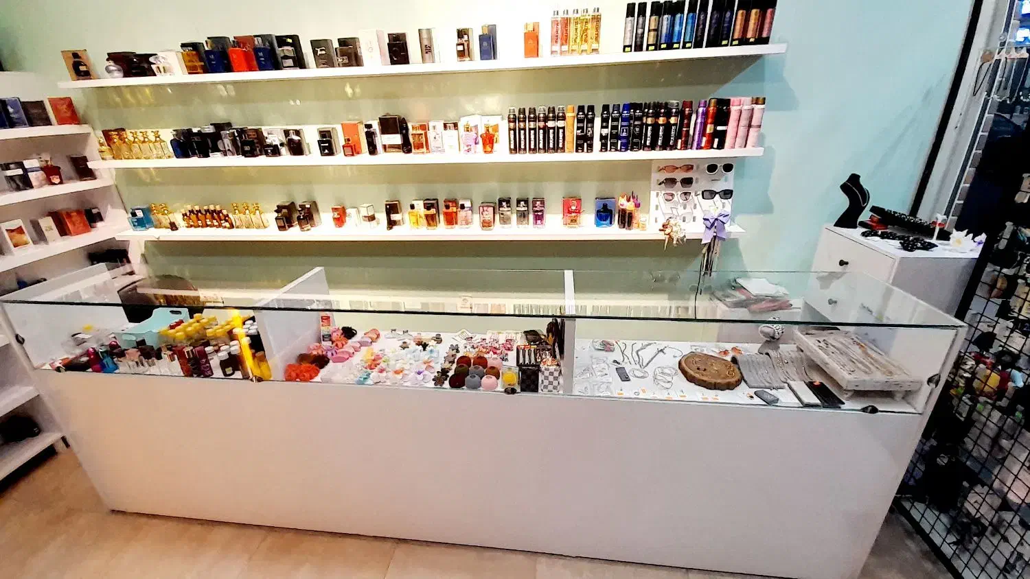 میز ویترین|فروشگاه و مغازه|رشت, استادسرا|دیوار