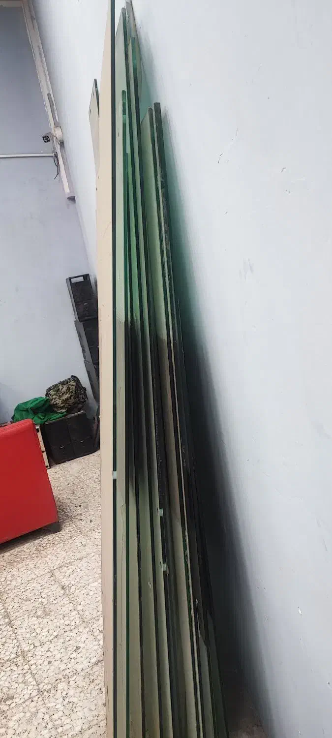 درب شیشیه ای چند میل|دفتر کار|قدس, شهر‌قدس|دیوار