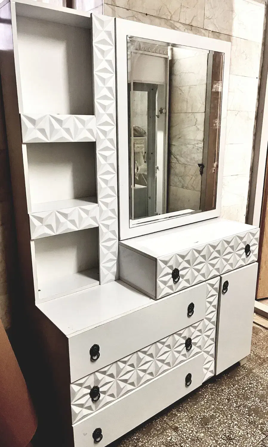 درآور|جاکفشی، کمد، دراور|قائن, |دیوار