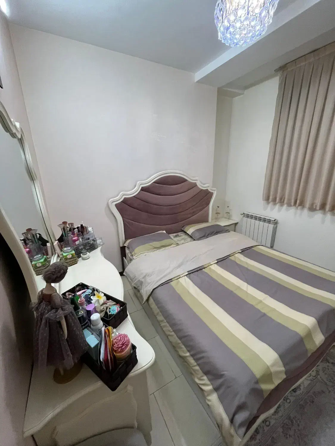 سرویس خواب|تخت و سرویس خواب|ری, علایین|دیوار