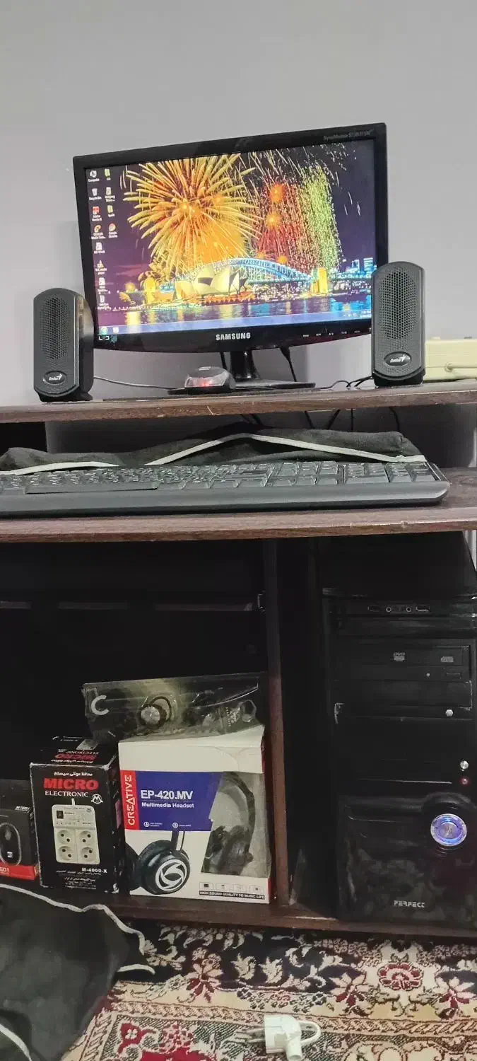 کامپیوتر|رایانه رومیزی|تهران, فلسطین (میدان انقلاب)|دیوار