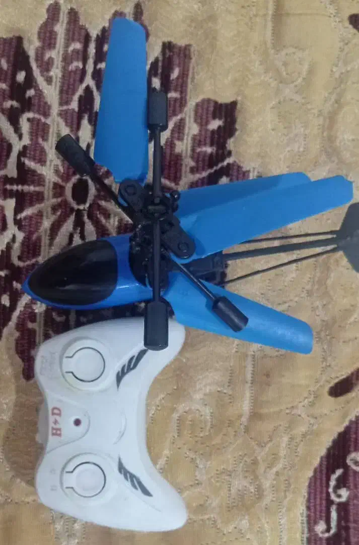 هواپیما در قصرشیرین|اسباببازی|قصرشیرین, |دیوار