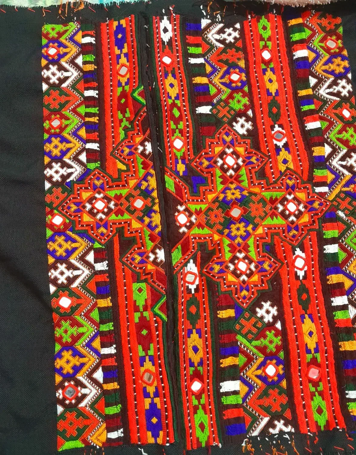 زیح تمام دست دوز|لباس|کهنوج, |دیوار