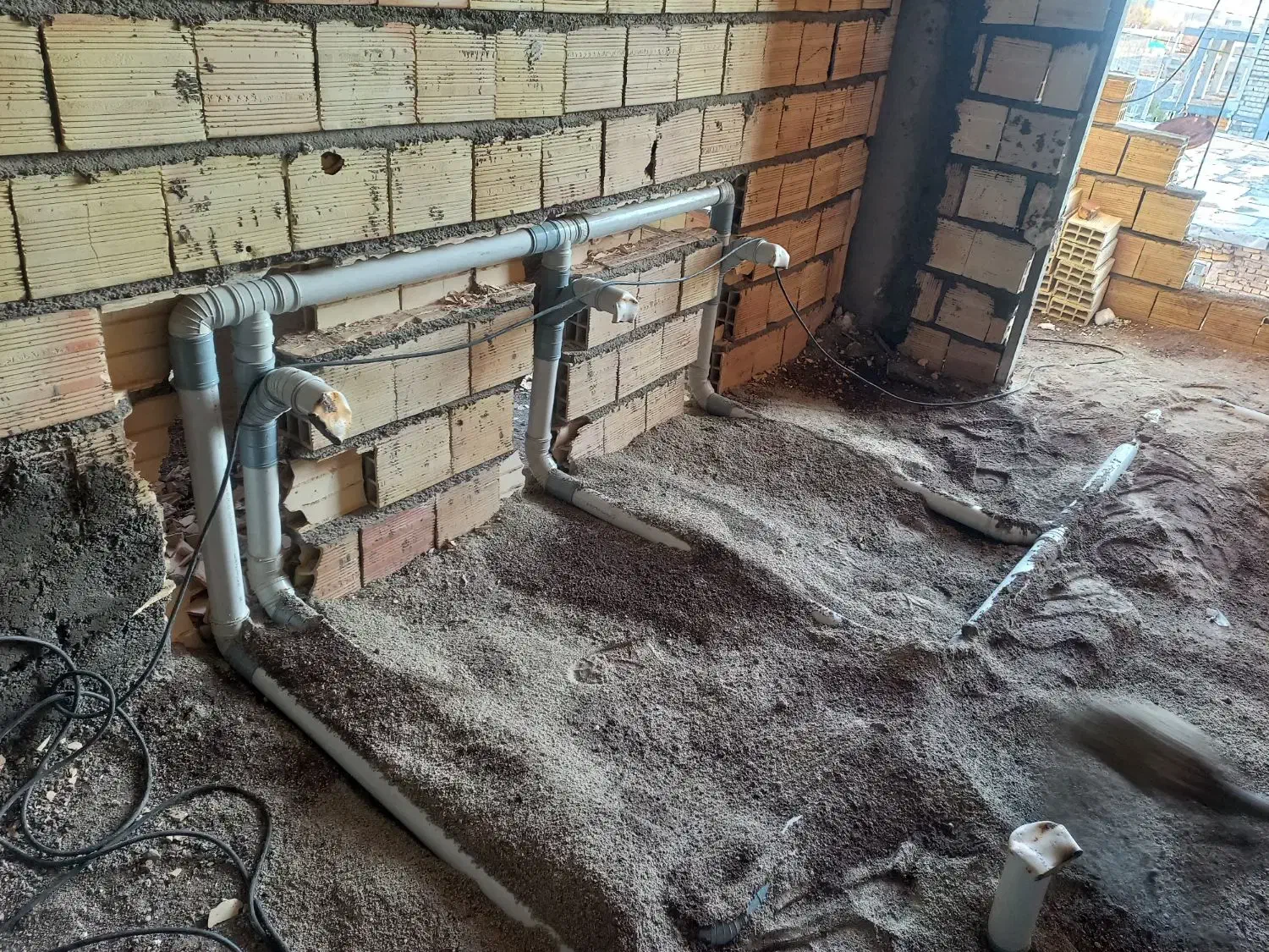 لوله کشی|خدمات پیشه و مهارت|میانه, |دیوار