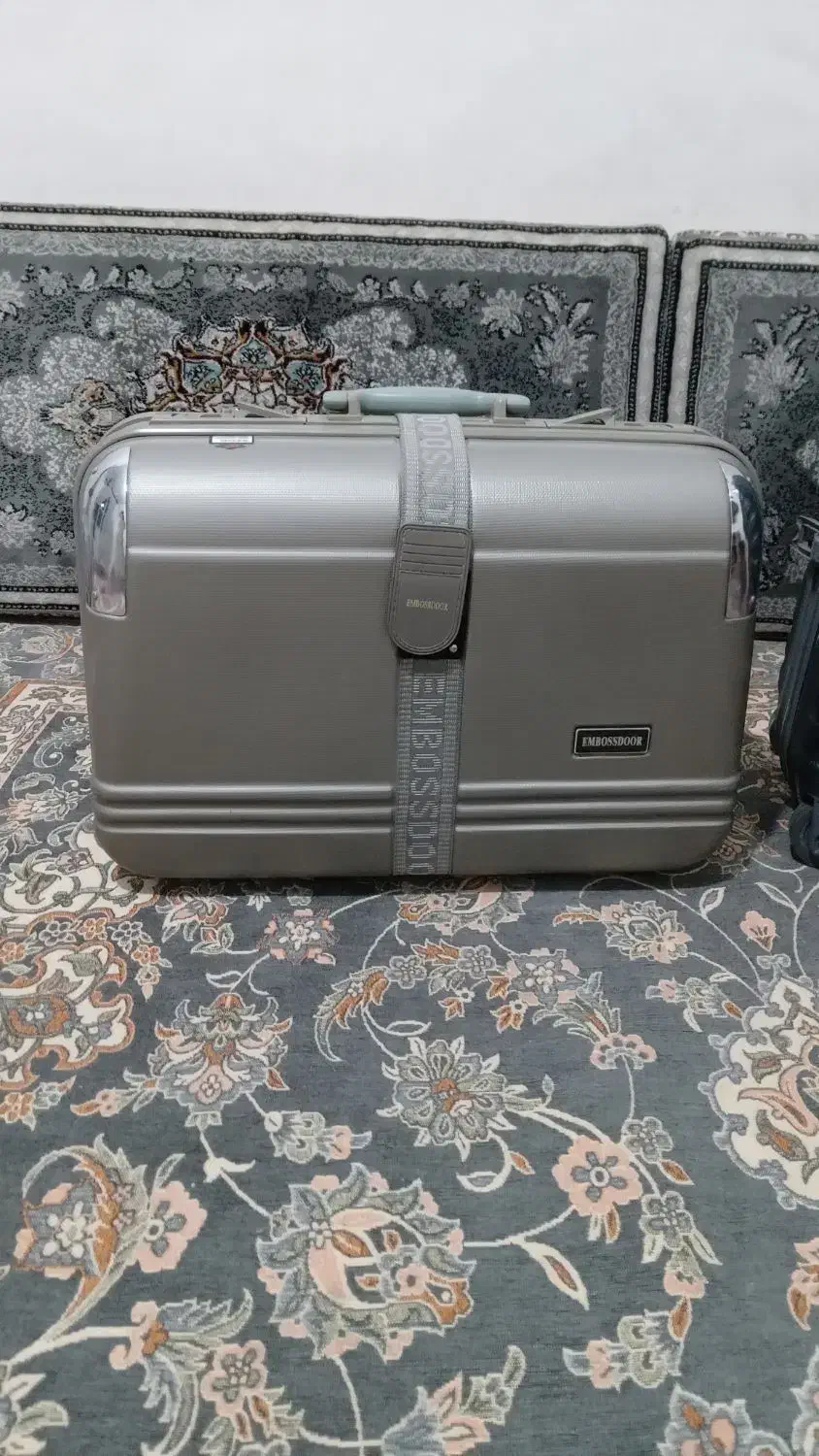 ۲عدد چمدان لباس در دو سایز سالم بدون ایراد|کیف، کفش، کمربند|همدان, |دیوار