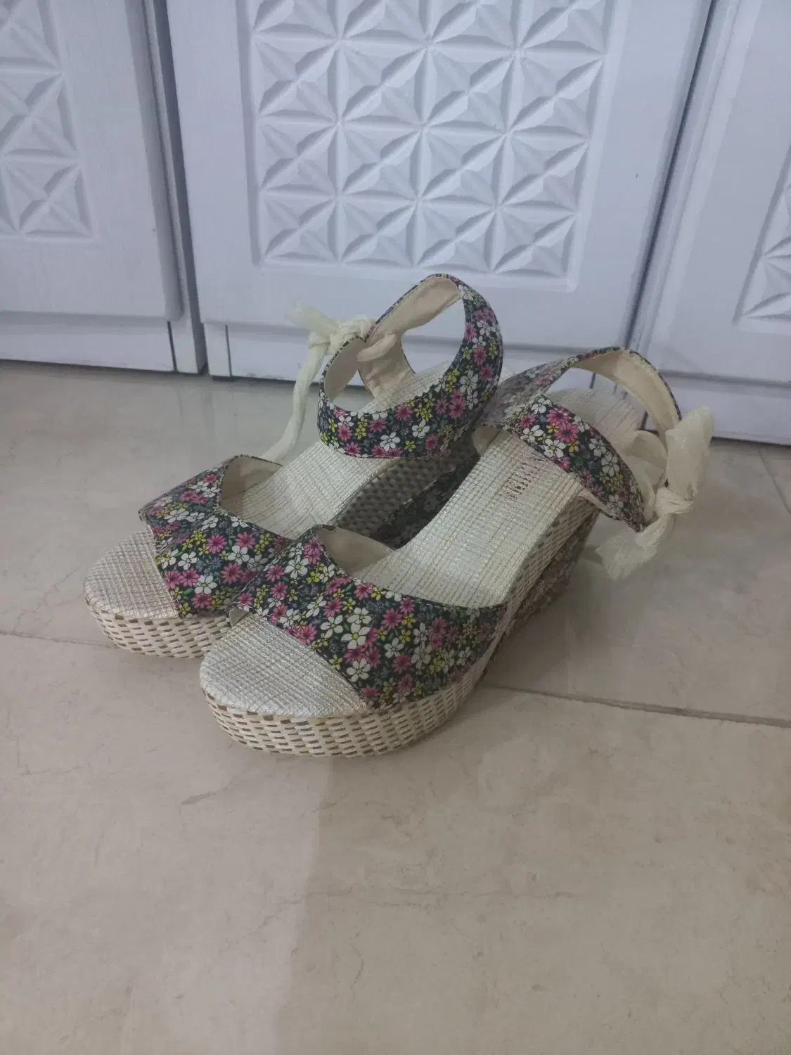 کفش|کیف، کفش، کمربند|جهرم, |دیوار