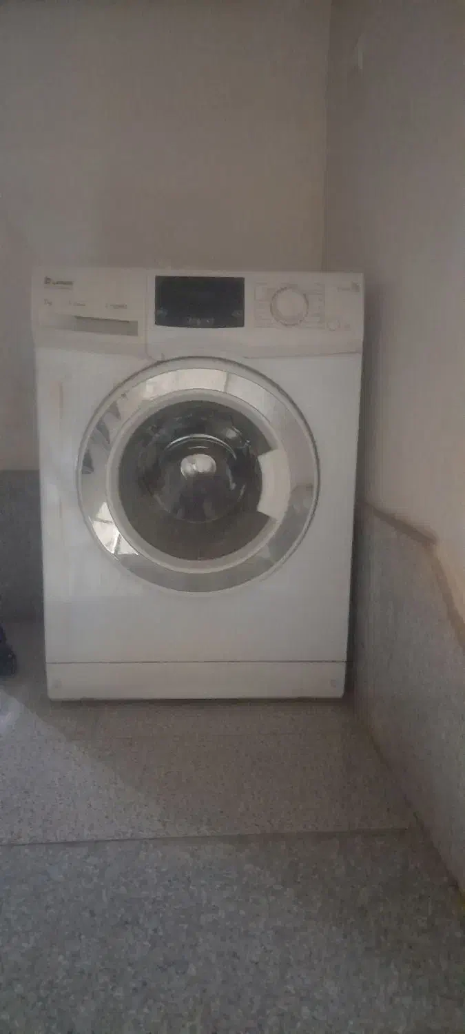 یک عددماشین لباسشویی ۷کیلو|ماشین لباسشویی و خشککن لباس|خرمآباد, |دیوار