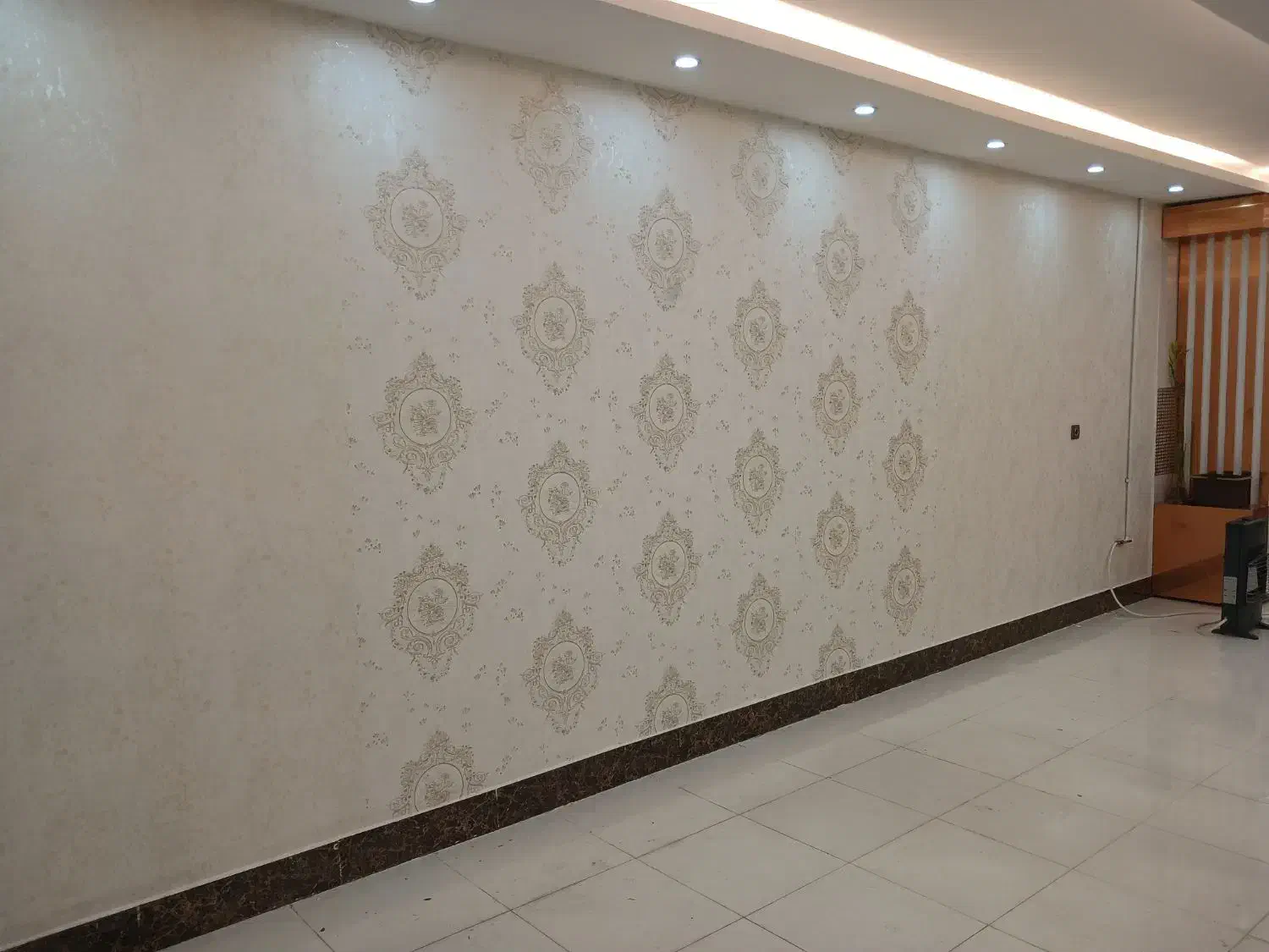 نصاب کاغذ دیواری وپوستر سه بعدی|خدمات پیشه و مهارت|اهواز, گلستان|دیوار