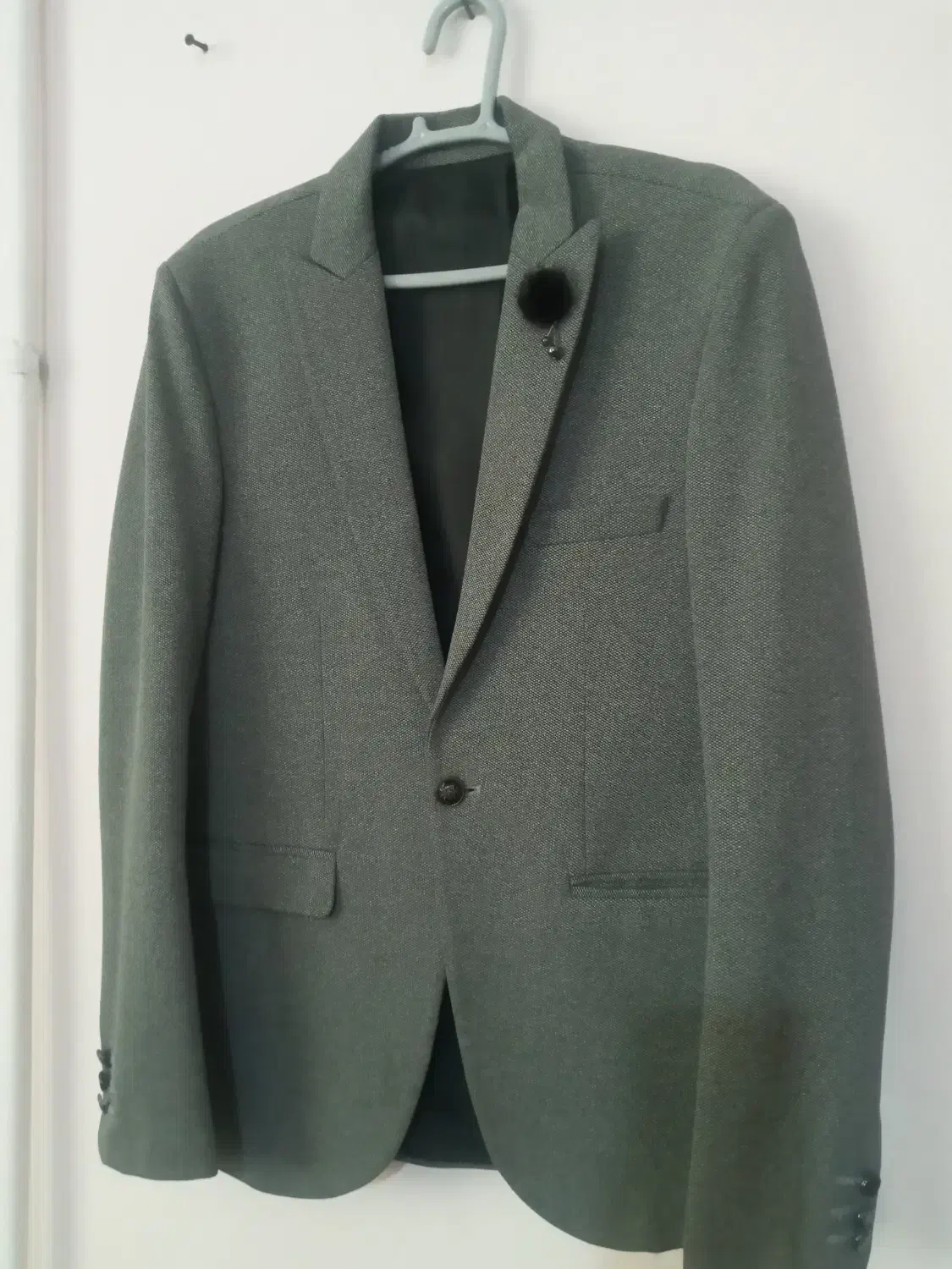 تک کت طوسی سایز ۳۸و کناره فرش|لباس|زنجان, |دیوار