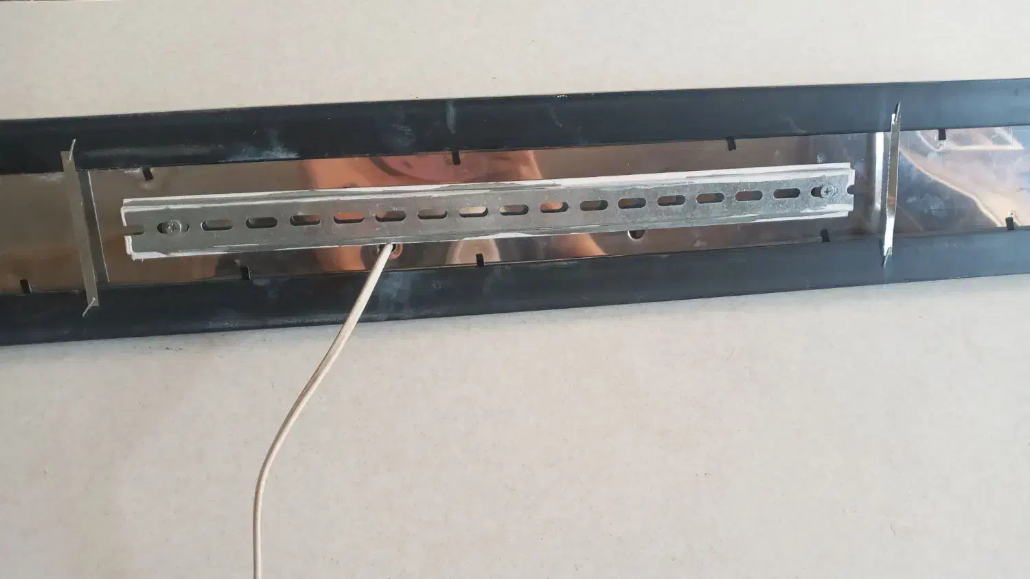 یک عدد مهتابی همراه با قاب سالم و نو|لامپ و چراغ|پاکدشت, پاکدشت (مامازند)|دیوار