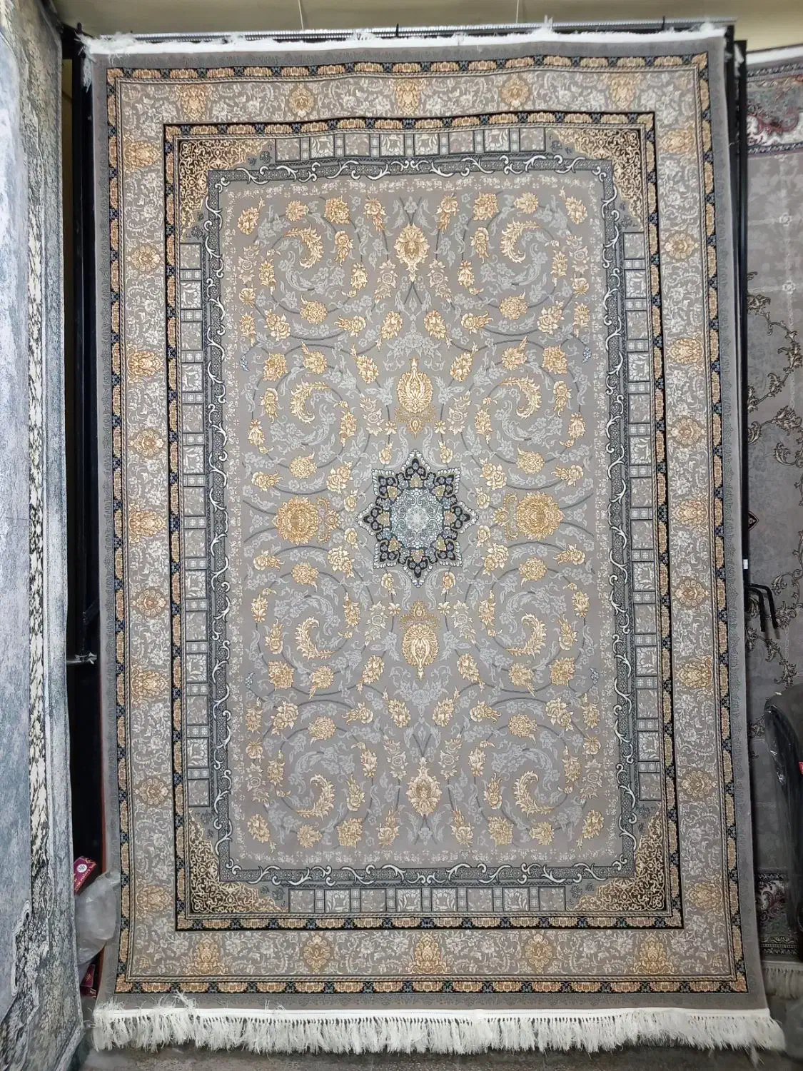 فقط... با32هزار روزانه صاحب بهترین فرش کاشان شوید|فرش|ارومیه, |دیوار