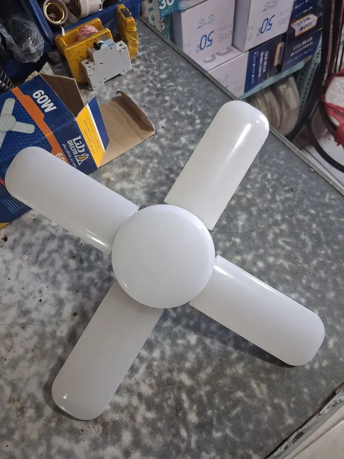 لامپ چهار پر ۶۰ وات و۴۰ وات|لامپ و چراغ|اهر, |دیوار