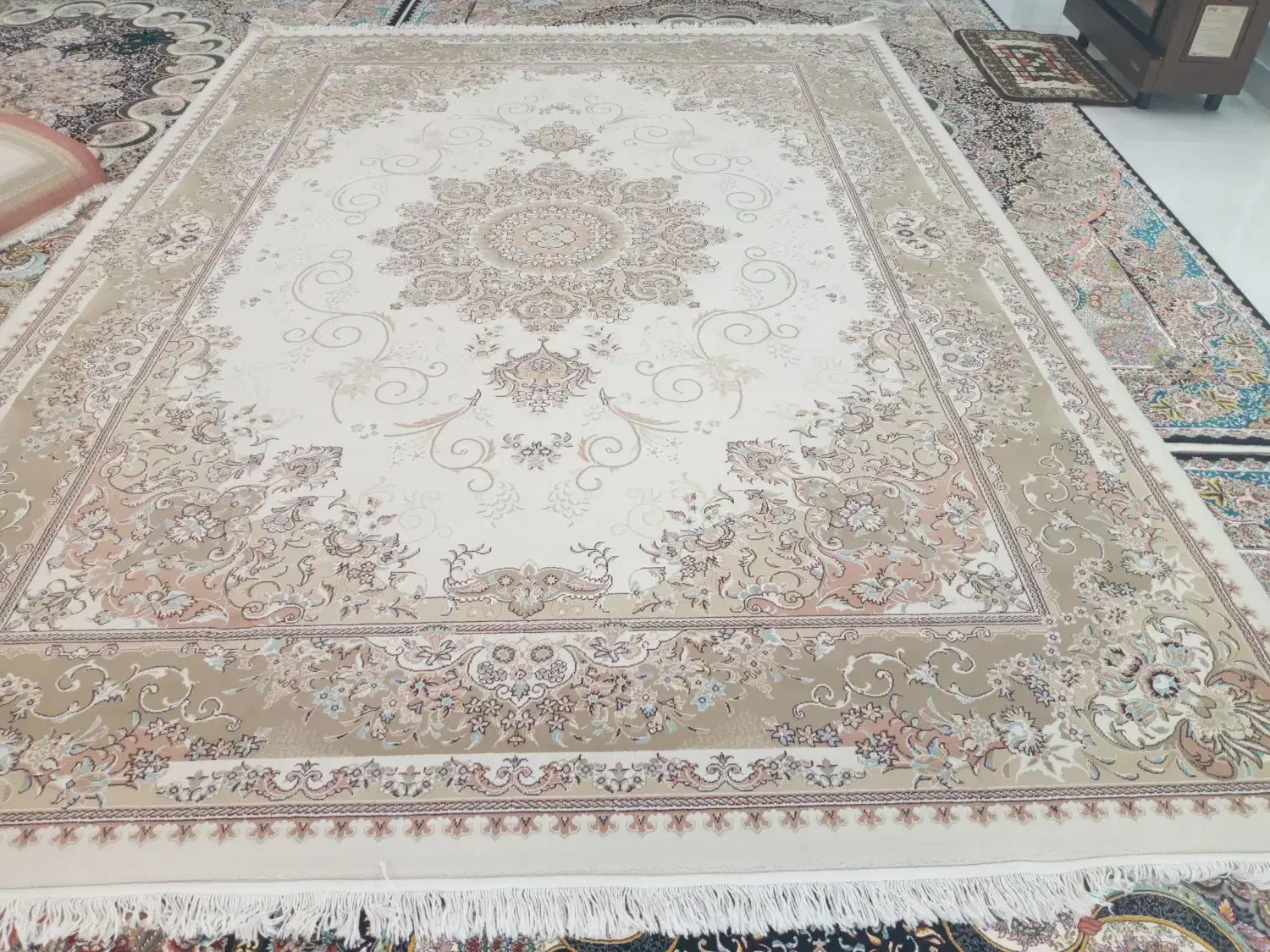 فرش ۴ عدد|فرش|ایوان, |دیوار