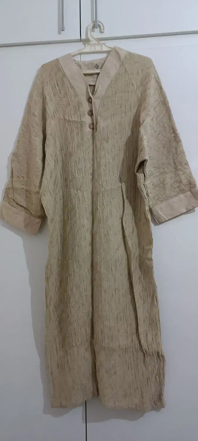 حراجی مانتو بلند و کشی است ۵۰۰هزار|لباس|نیشابور, تختی|دیوار