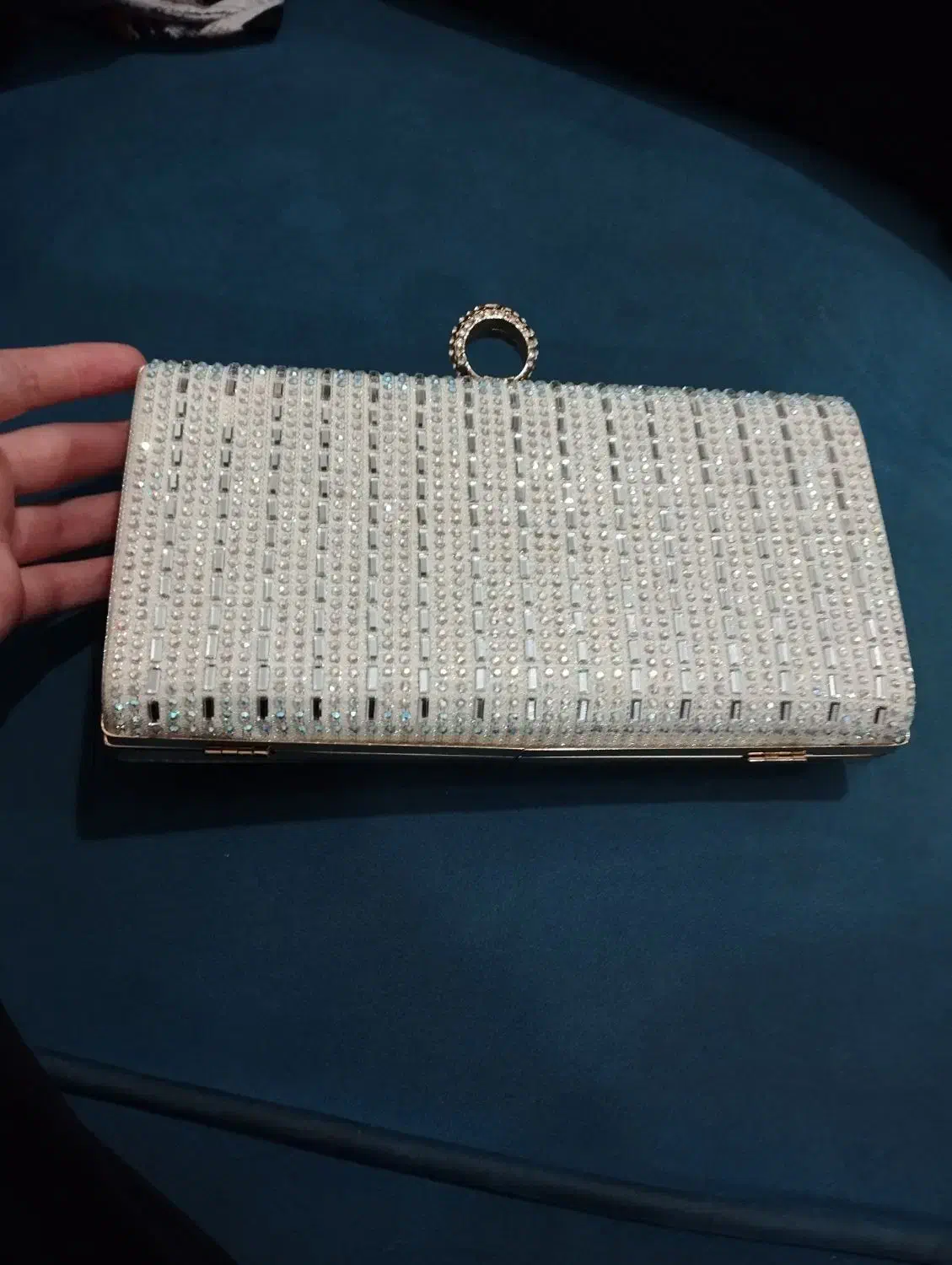 کیف مجلسی|کیف، کفش، کمربند|میانه, |دیوار