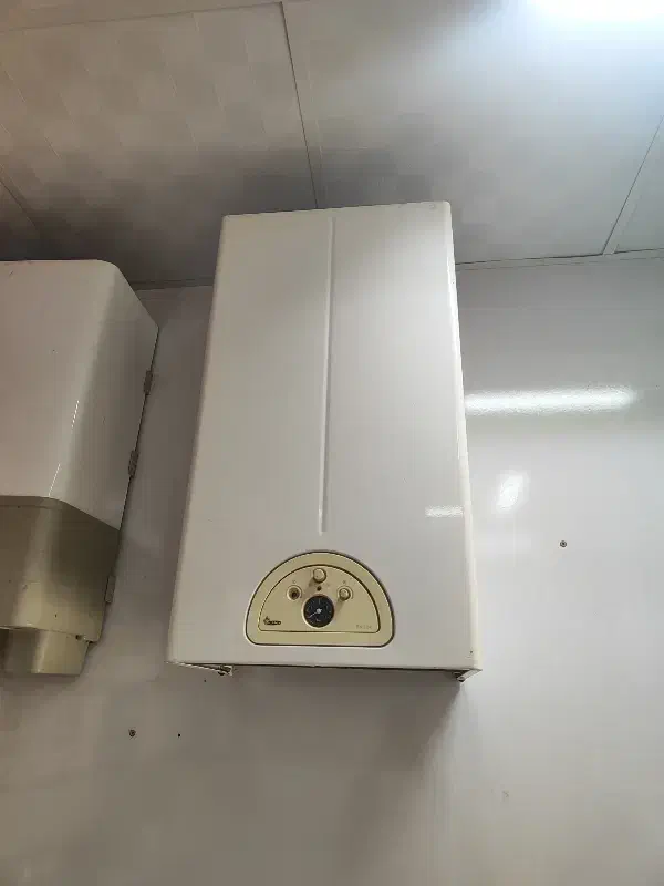 تعمیر تعمیرکار پکیج و آب گرمکن سرویس و اسید شویی|خدمات پیشه و مهارت|مشهد, طلاب|دیوار