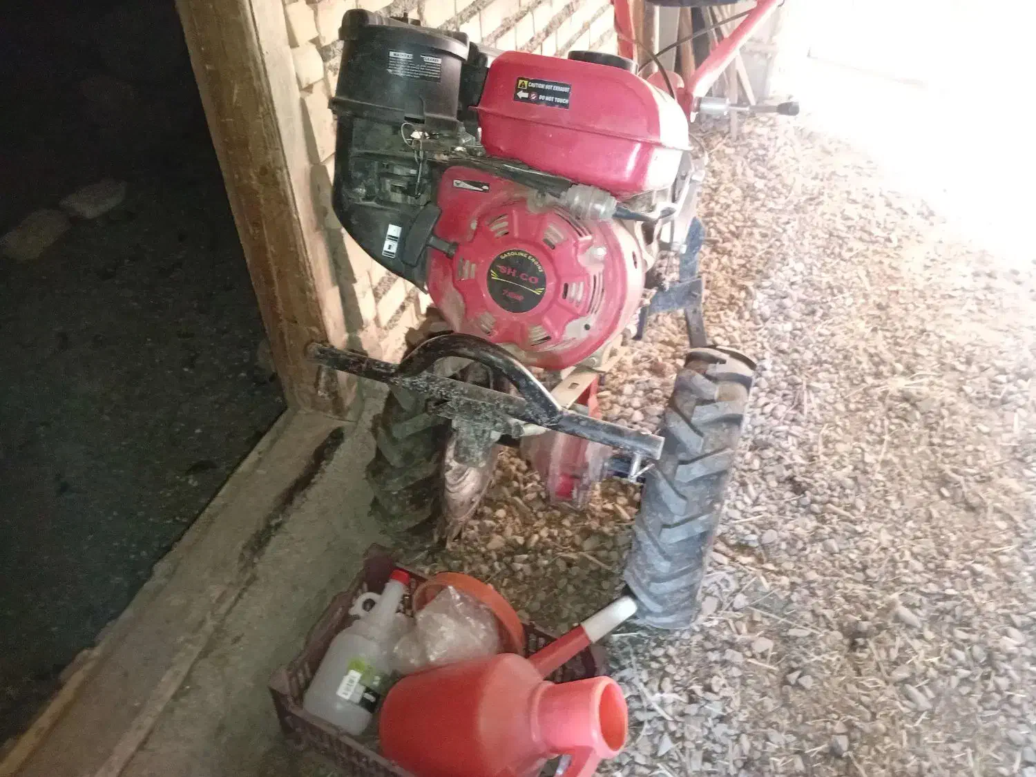 شخم زن ،چاله کنی ، علف زن و چوب بری و هرس درختان|خدمات باغبانی و درختکاری|شبستر, |دیوار