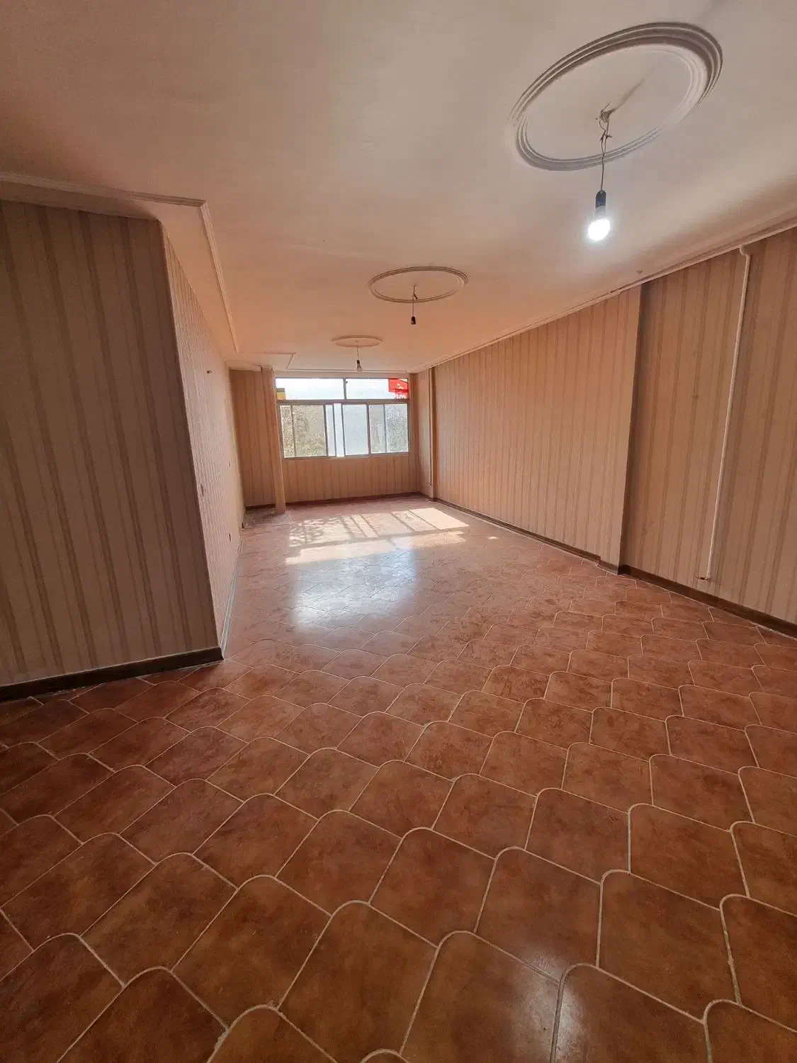 ۱۳۰متر واحد اداری بر طالقانی شمالی تابلو خور|اجارهٔ دفتر کار، اتاق اداری، مطب|کرج, برغان|دیوار