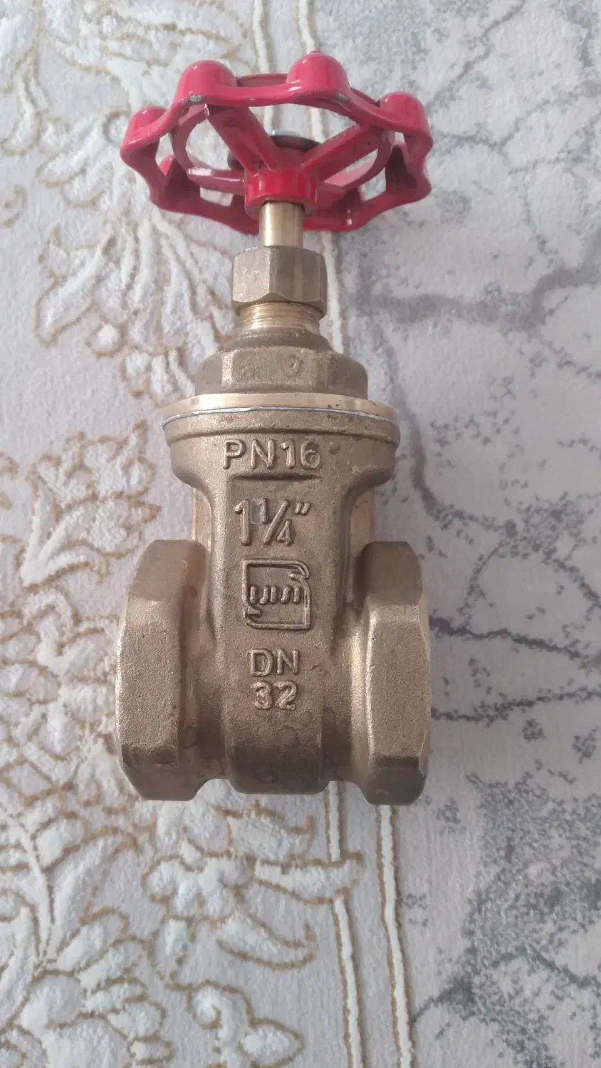 فلکه یک چهارم|ابزارآلات|قروه, |دیوار