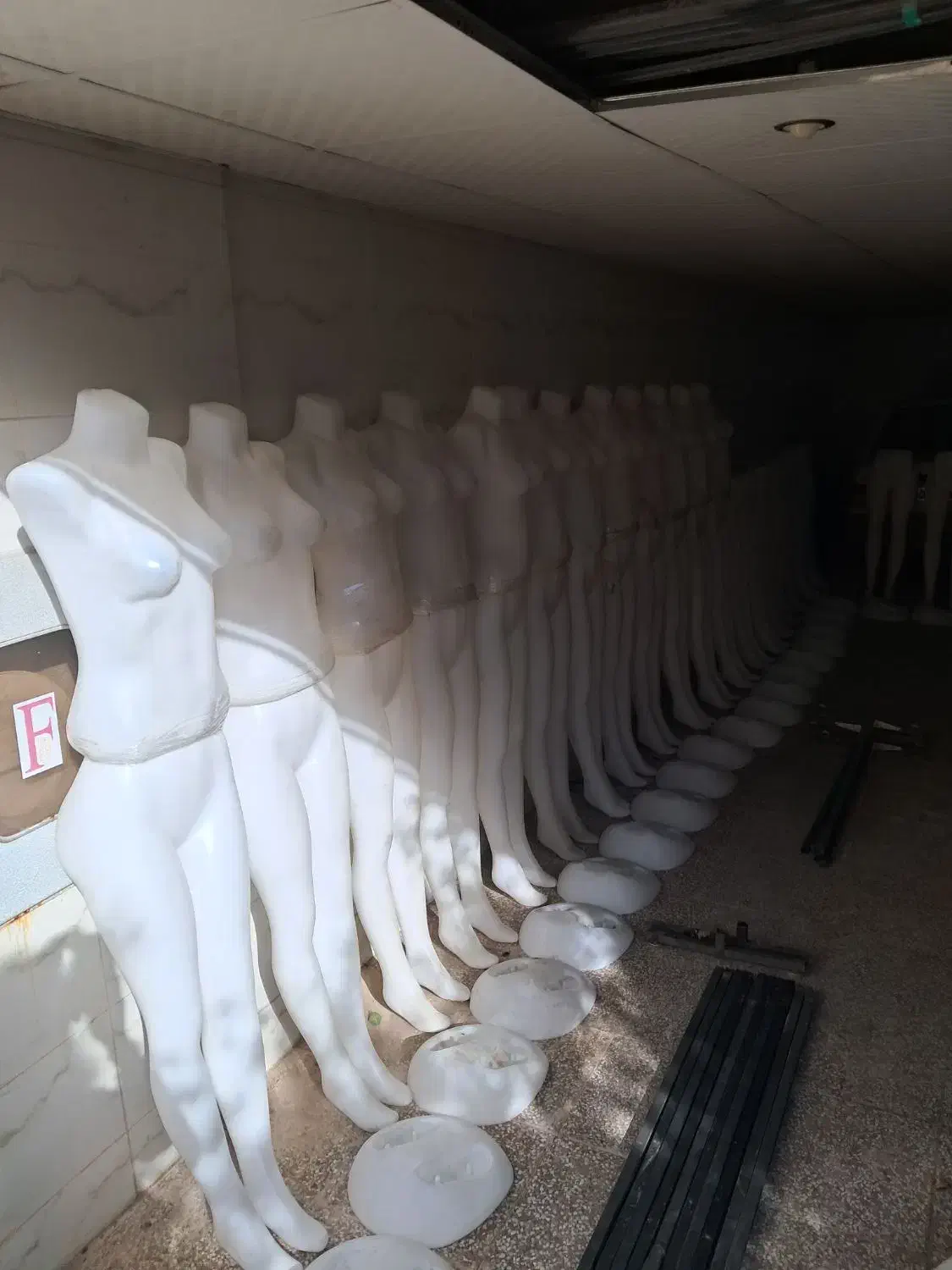 مانکن و چوب لباسی|فروشگاه و مغازه|شیراز, انجیره|دیوار