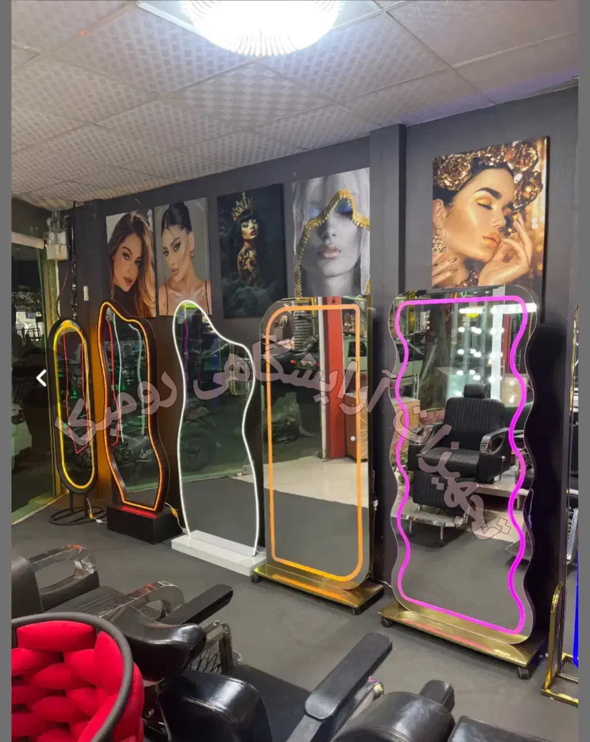 آینه قدی دفرمه پایه دار دیواری نوردار اینه کنسول|آینه|تهران, نعمت‌آباد|دیوار