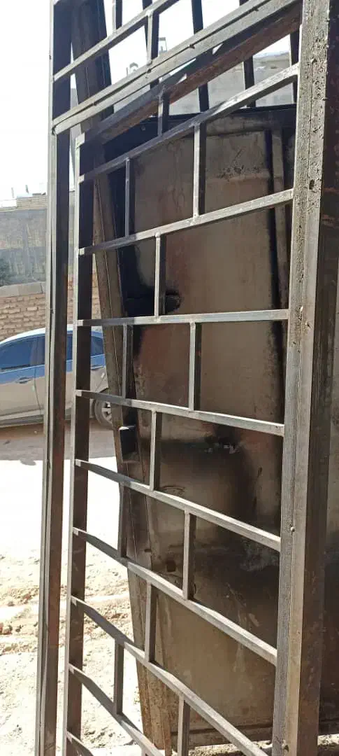 درب آهنی به ابعاد ۲۵۰×۹۸|مصالح و تجهیزات ساختمان|شیراز, کیان آباد|دیوار