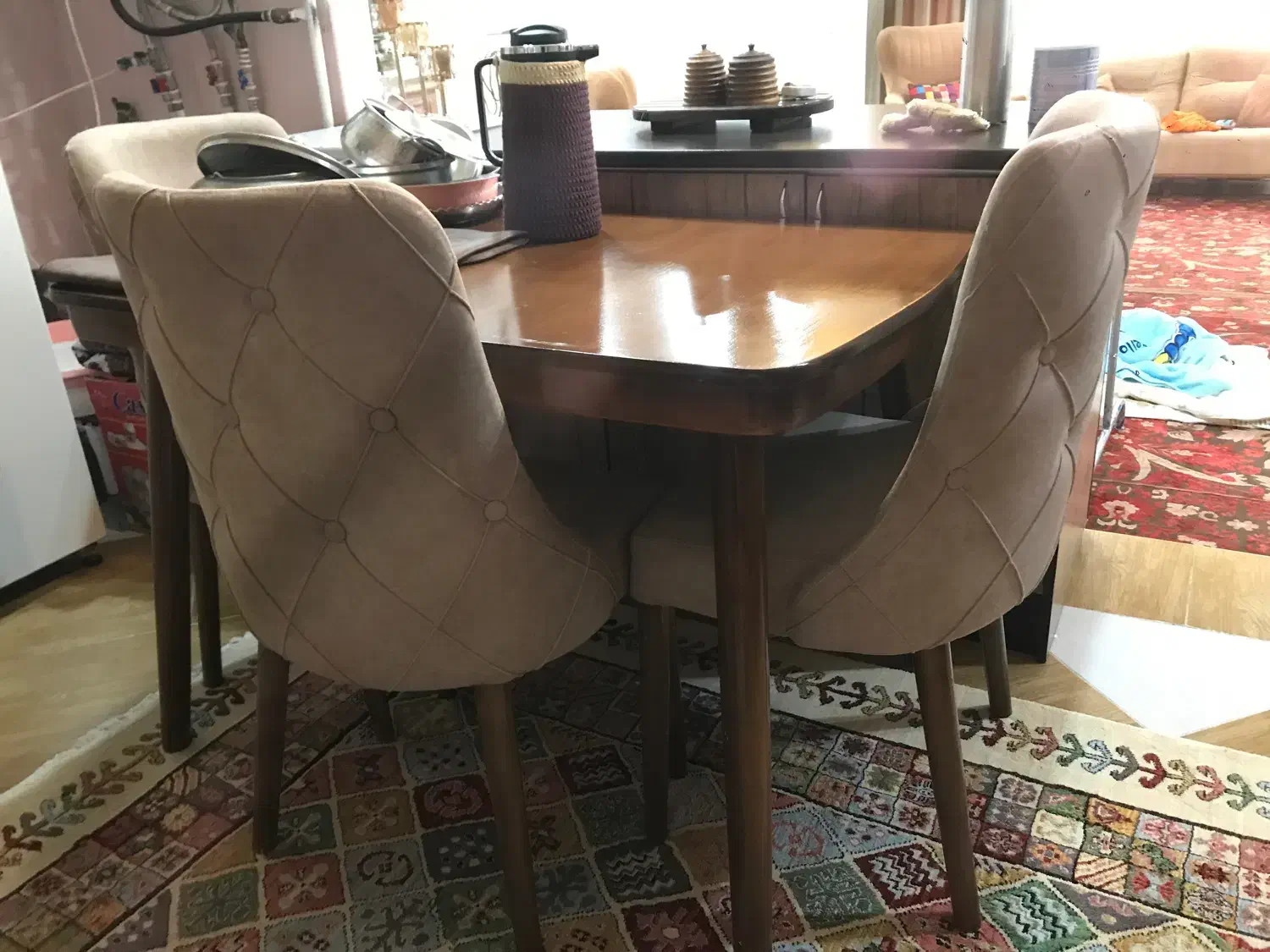 مبل ۷ نفره کاملا سالم با میز نهار خوری ۴ نفره|مبلمان خانگی و میز عسلی|ایلام, |دیوار