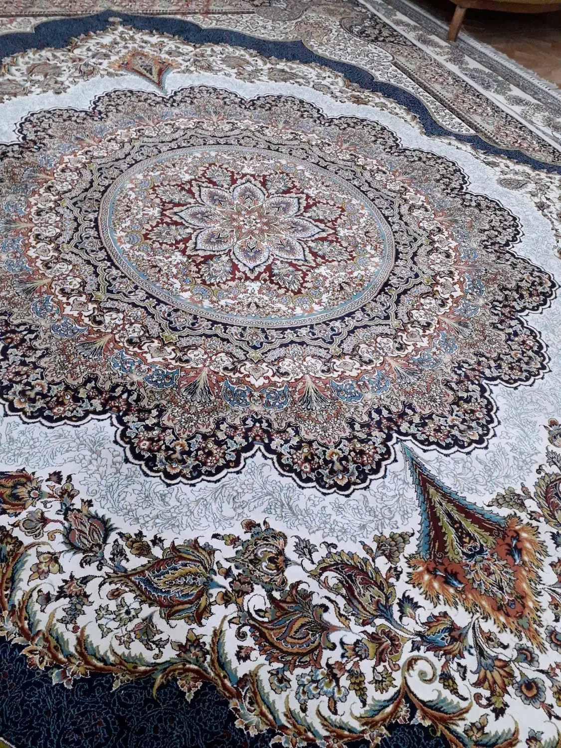 فرش ۷۰۰ شانه دسباف گونه|فرش|رشت, لاکان|دیوار