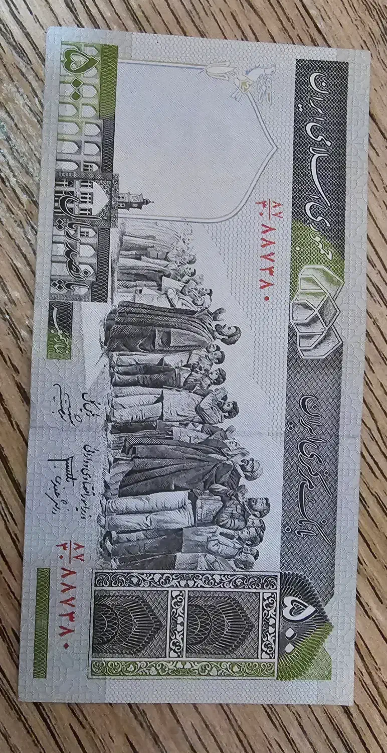 تعدادی اسکناس و سکه قدیمی|کلکسیون سکه، تمبر، اسکناس|لاهیجان, قیام|دیوار