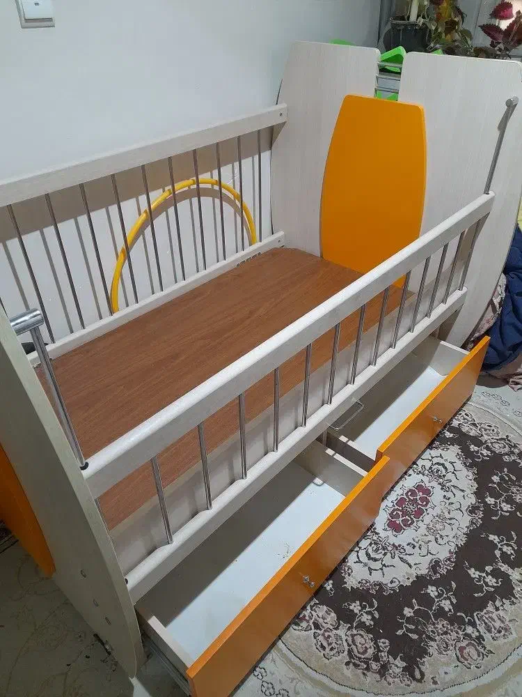 تخت کودک|تخت و سرویس خواب|آران و بیدگل, |دیوار