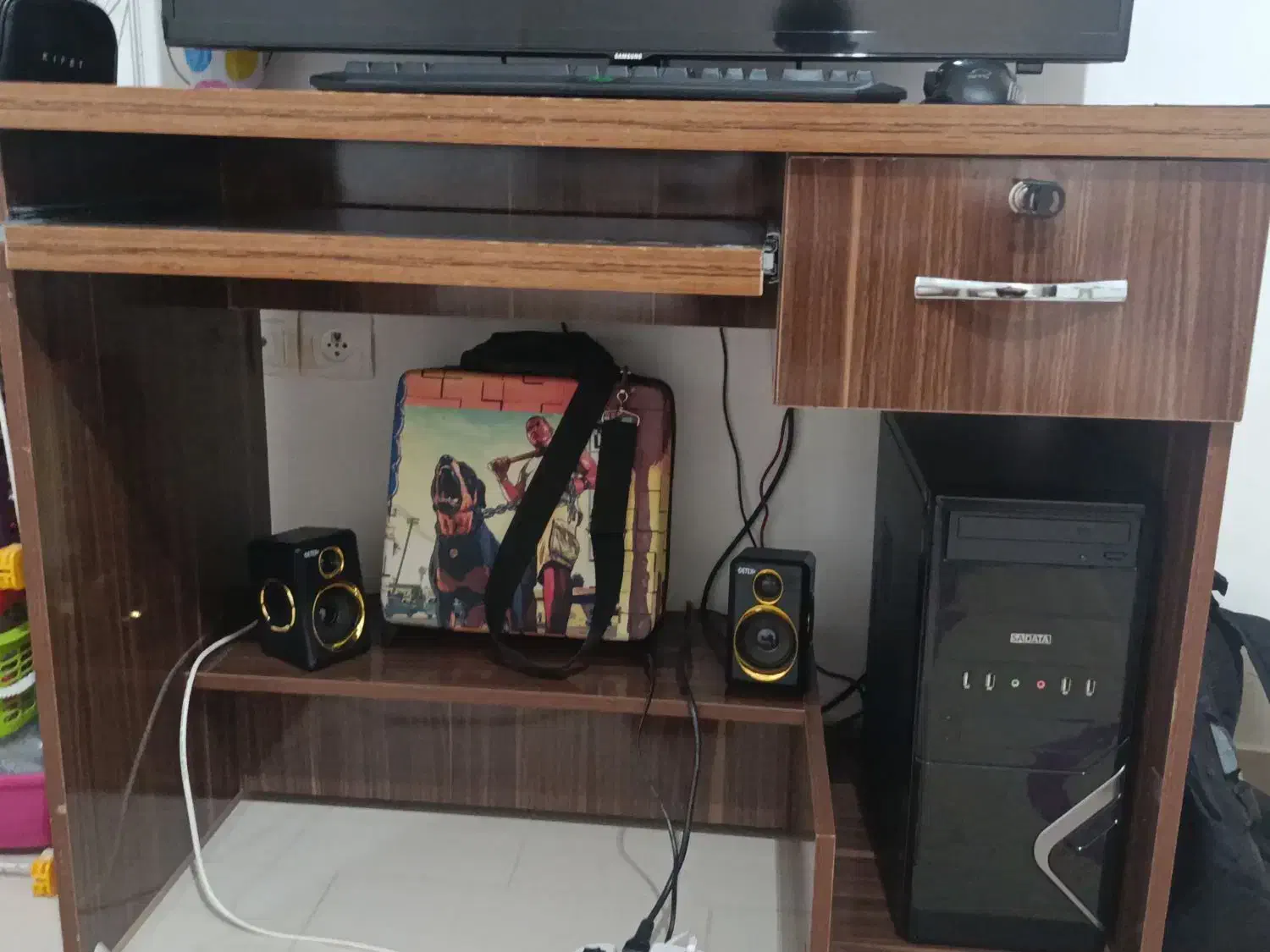 میز کامپیوتر سالم قهوه ای|میز تحریر و کامپیوتر|زنجان, |دیوار