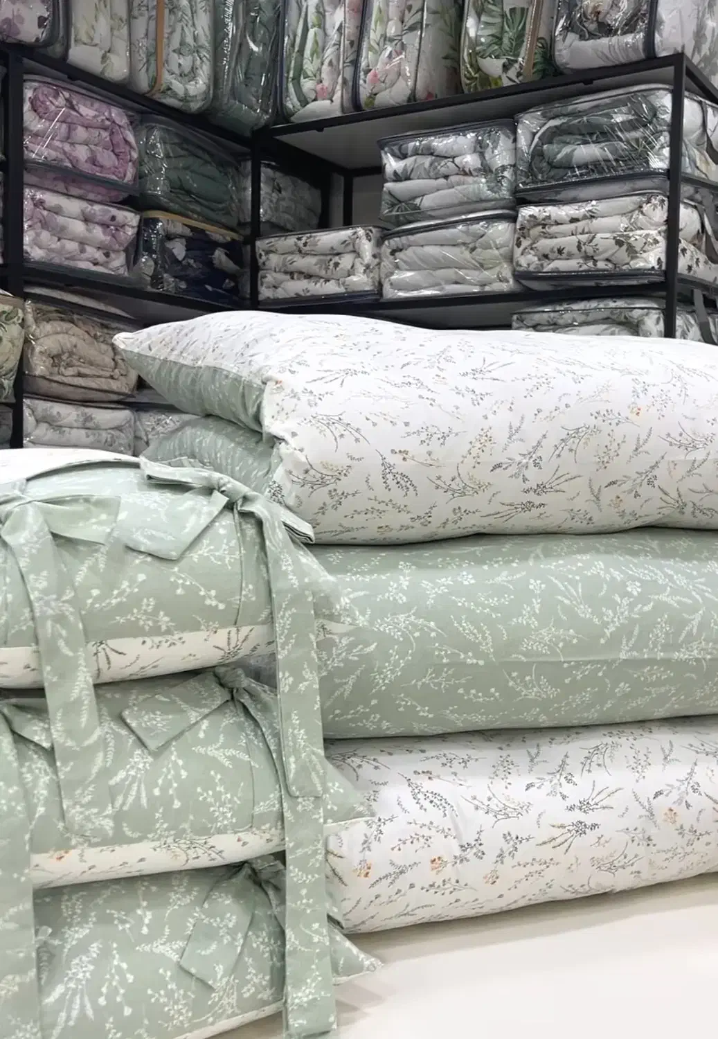 لحاف تشک و بالش مهمان|رختخواب، بالش، پتو|تبریز, |دیوار