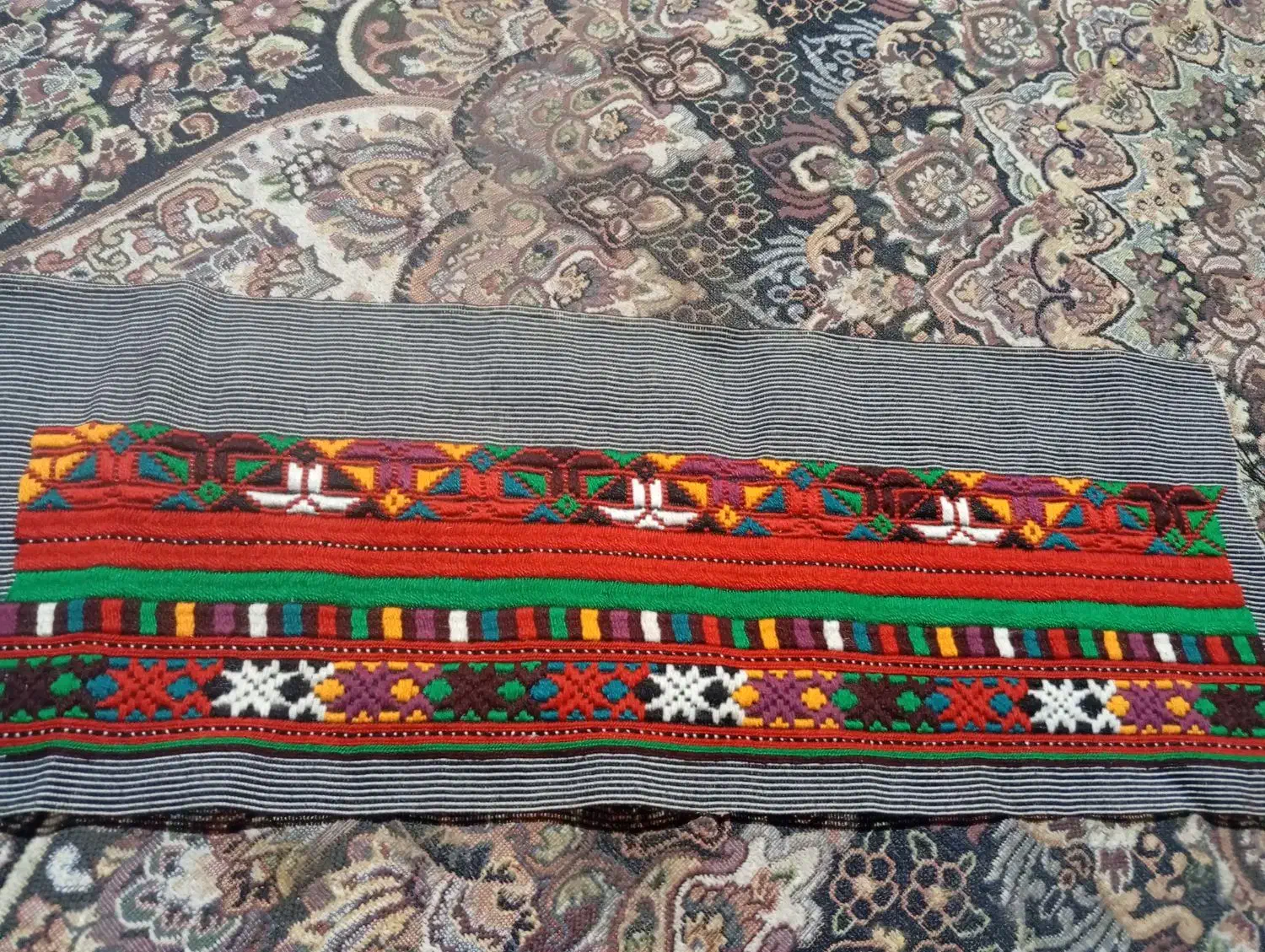 زیح آستین|لباس|ایرانشهر, |دیوار