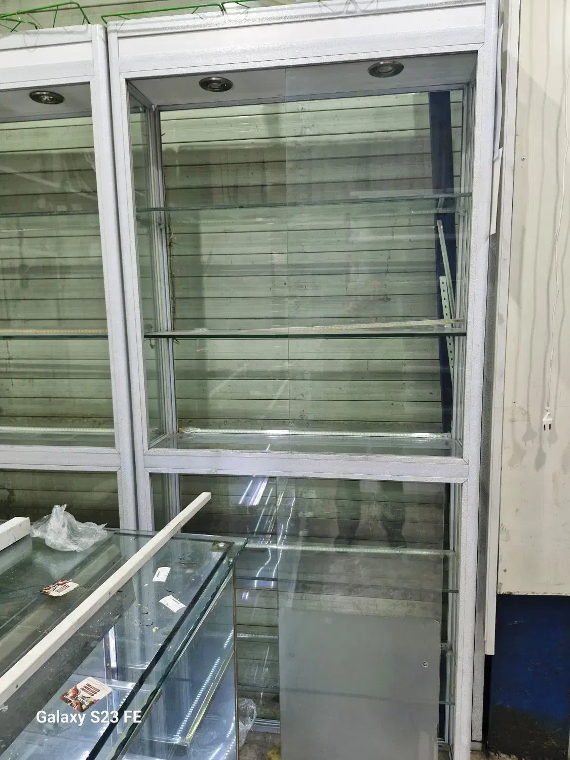 فروش ویترین پیشخوان مغازه شیشه ای و قفسه چوبی|فروشگاه و مغازه|تهران, مدائن|دیوار