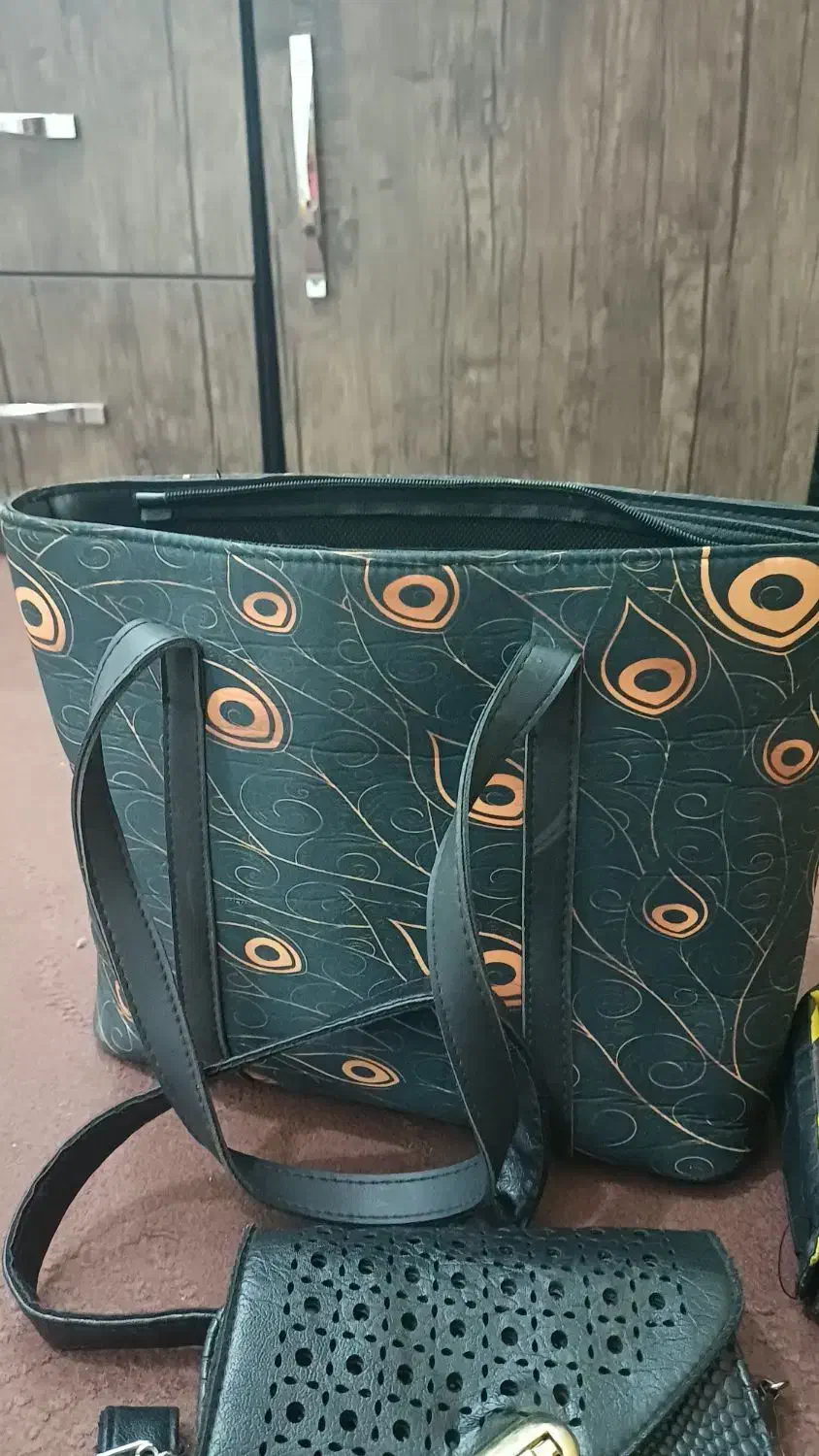 تعدادکیف دس دوم تمیزقابل استفاده|کیف، کفش، کمربند|یزد, |دیوار