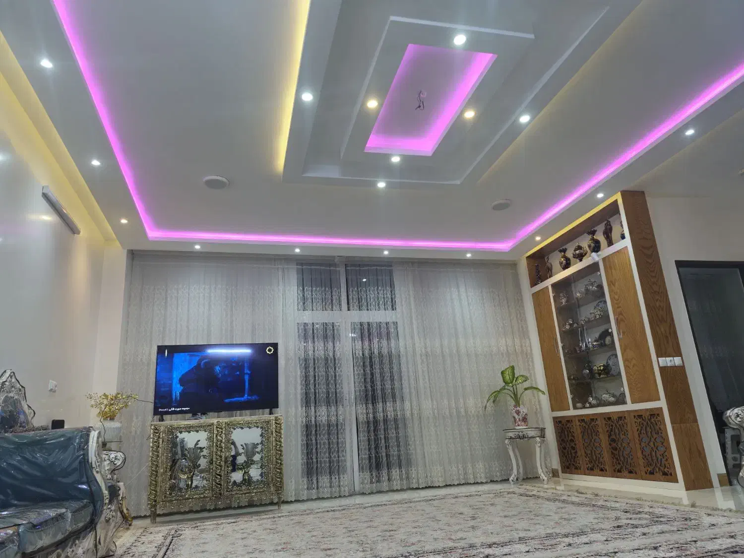 فروش آپارتمان تک واحد 200 متری سه خواب|فروش آپارتمان|خمینی‌شهر, |دیوار