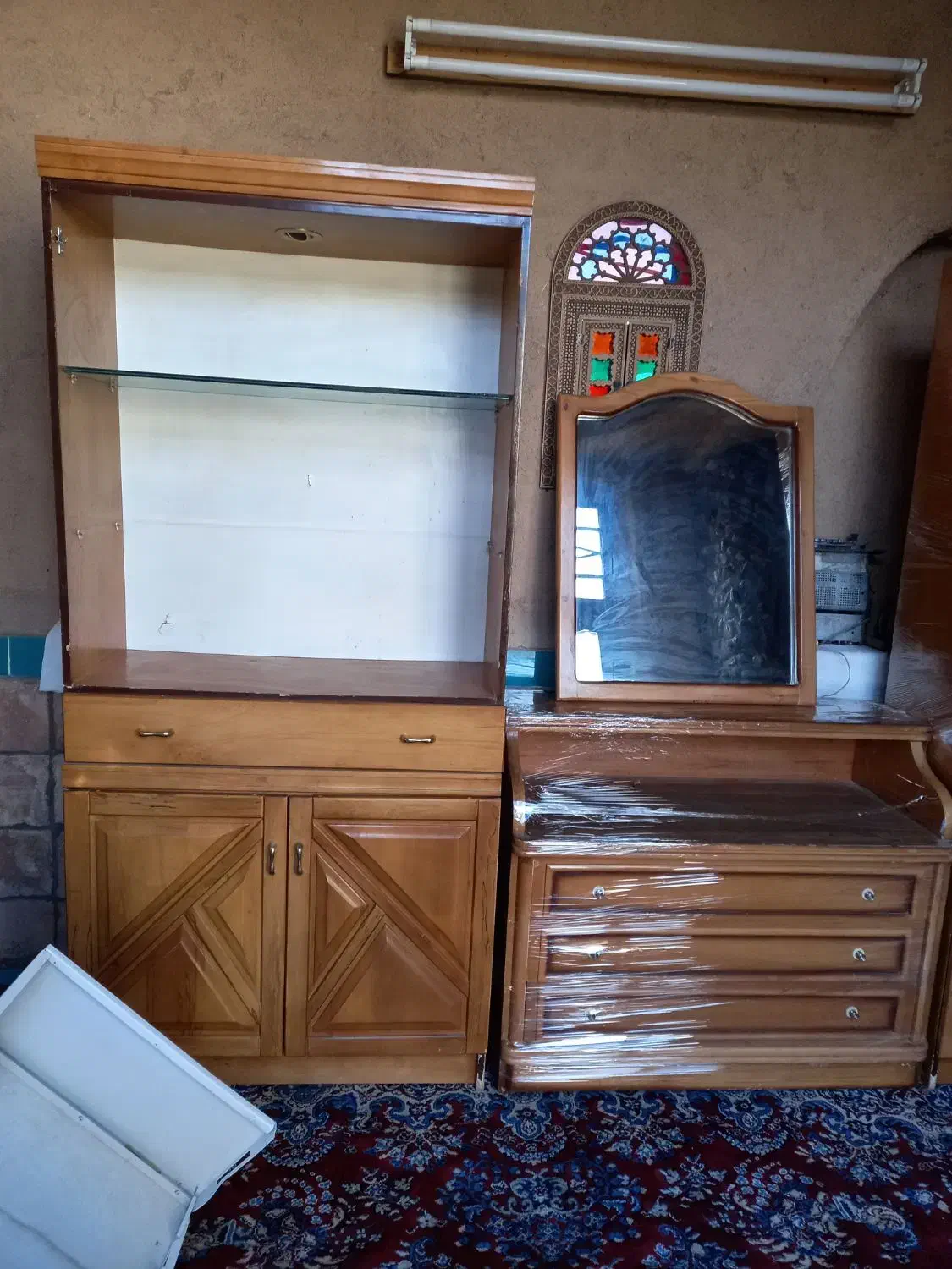 ست کامل ویترین چوبی میز آرایشی و آینه  تمیز و سالم|بوفه، ویترین، کنسول|نجف‌آباد, ویلاشهر|دیوار