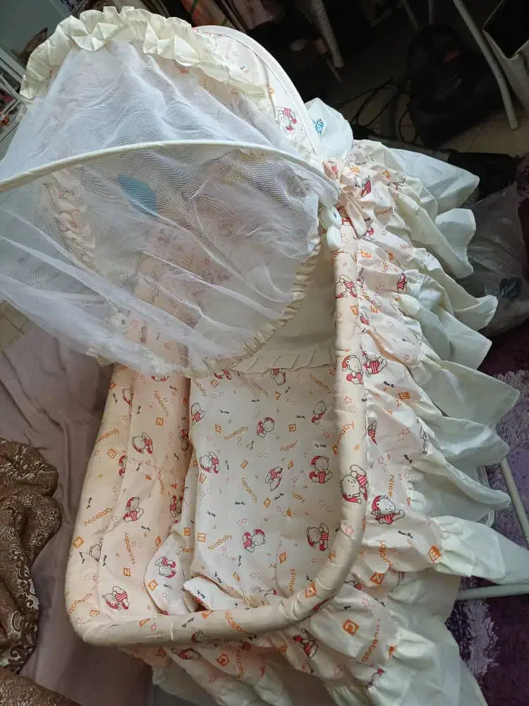 گهواره کنار تخت دخترانه و پسرانه(اسپرت)|تخت و صندلی بچه|ملایر, |دیوار