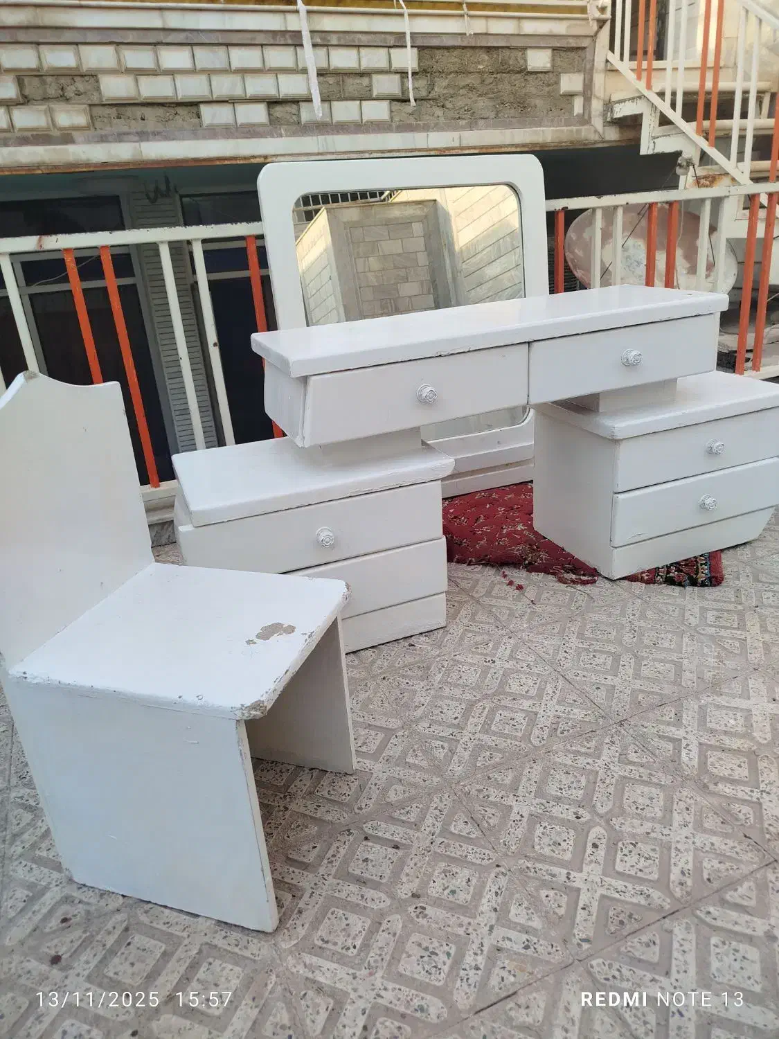 میز و آینه چوبی سفید|بوفه، ویترین، کنسول|خمینیشهر, |دیوار