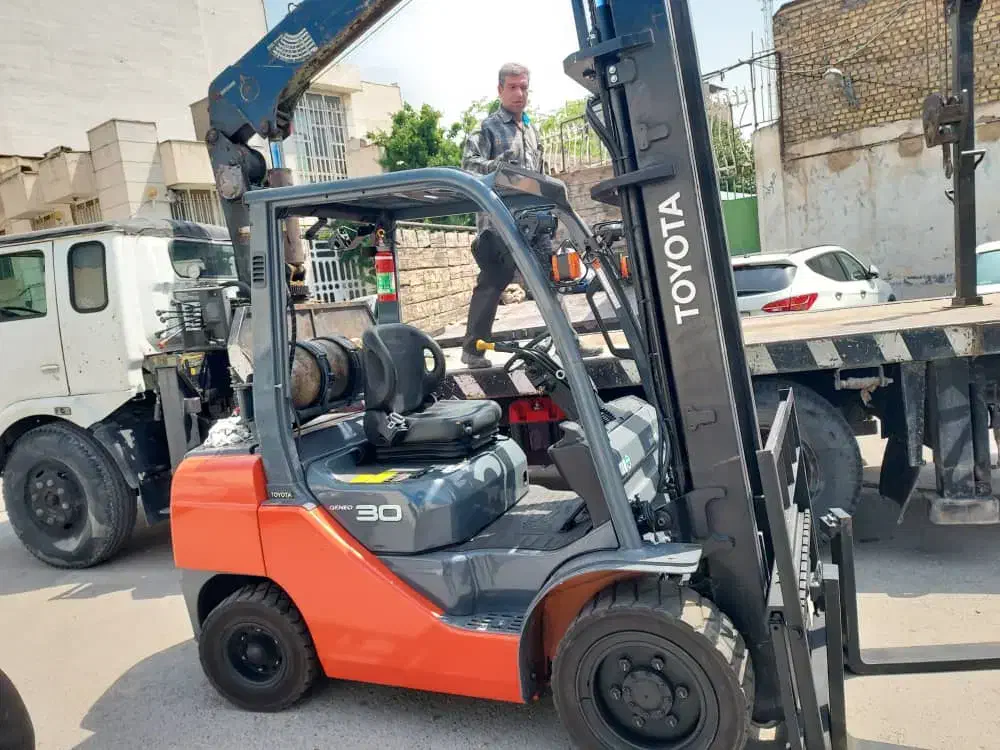 استخدام راننده ریفتراک وتراکتور|استخدام حمل و نقل|ارومیه, |دیوار